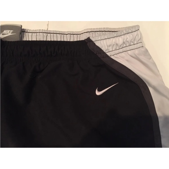 NIKE TRACK PANTS SIZE XL 16-18 WITH INTERNAL LINING BLACK, WHITE & GRAY - Picture 3 of 11